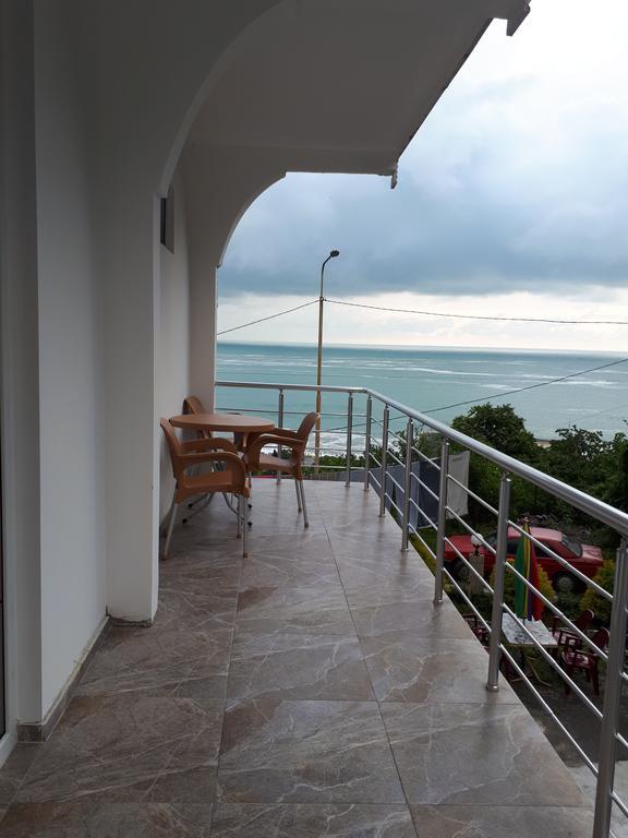 Rezo'S House Hotel Kvariati Luaran gambar