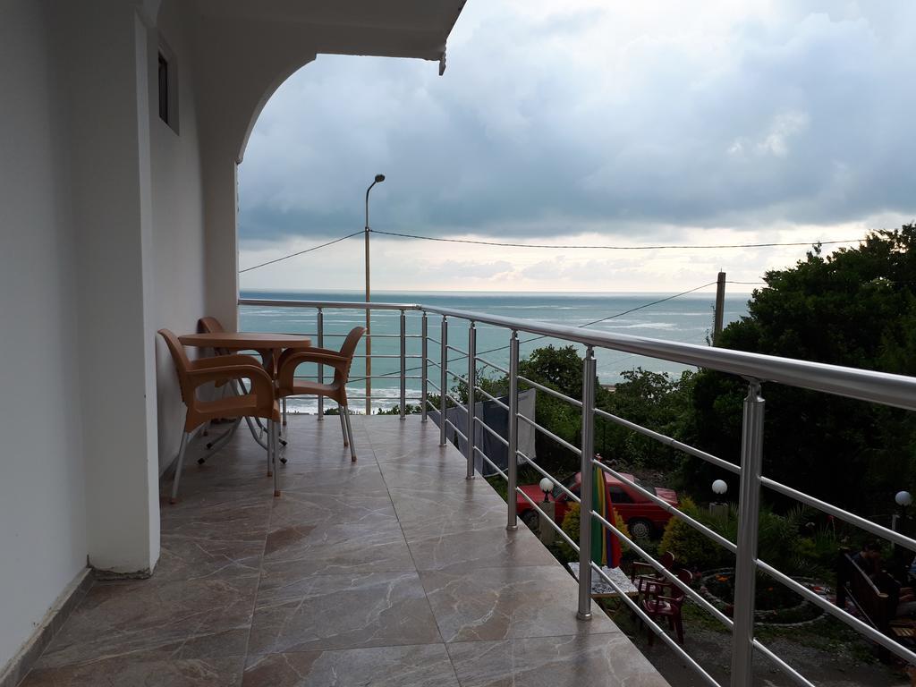 Rezo'S House Hotel Kvariati Luaran gambar