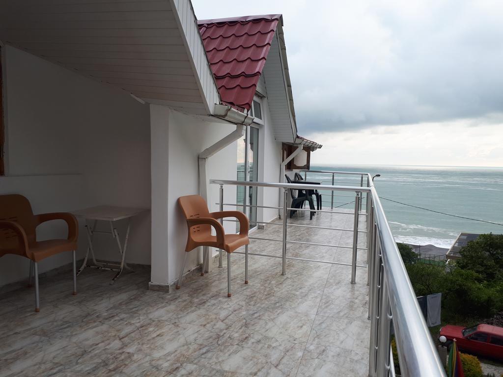 Rezo'S House Hotel Kvariati Luaran gambar