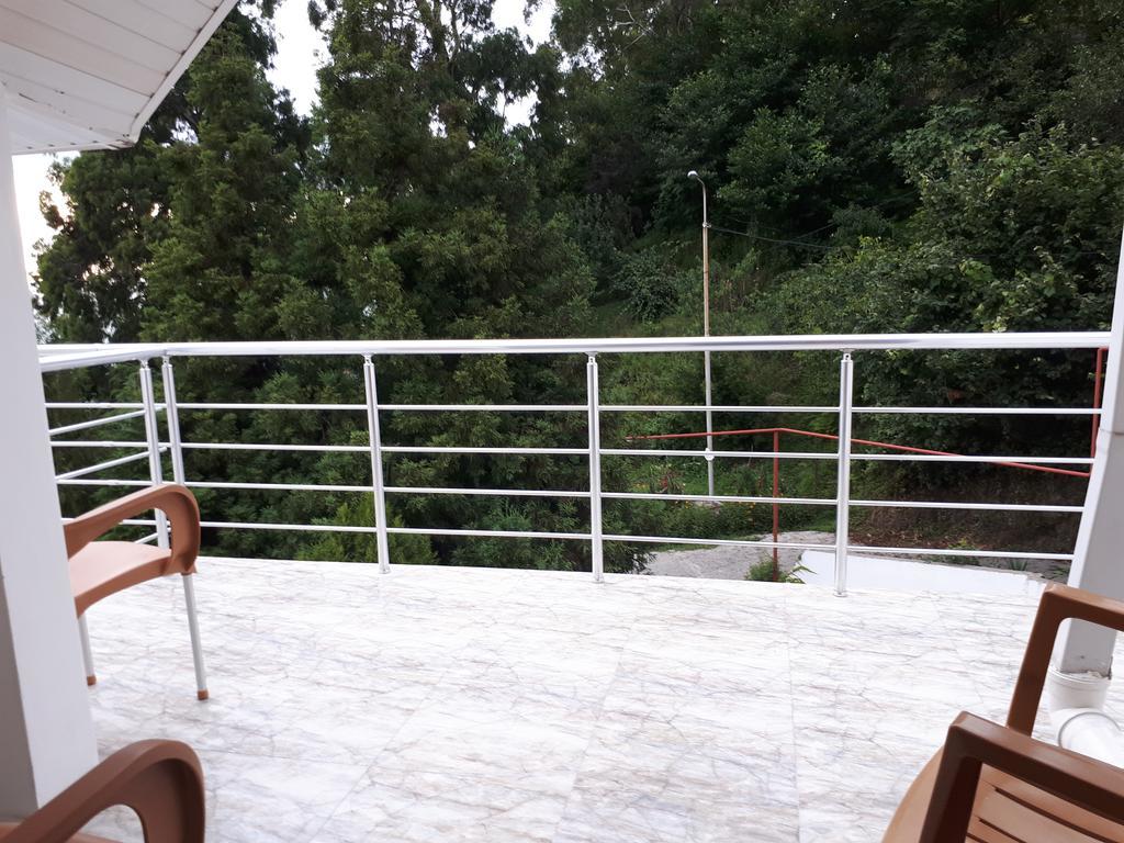 Rezo'S House Hotel Kvariati Luaran gambar