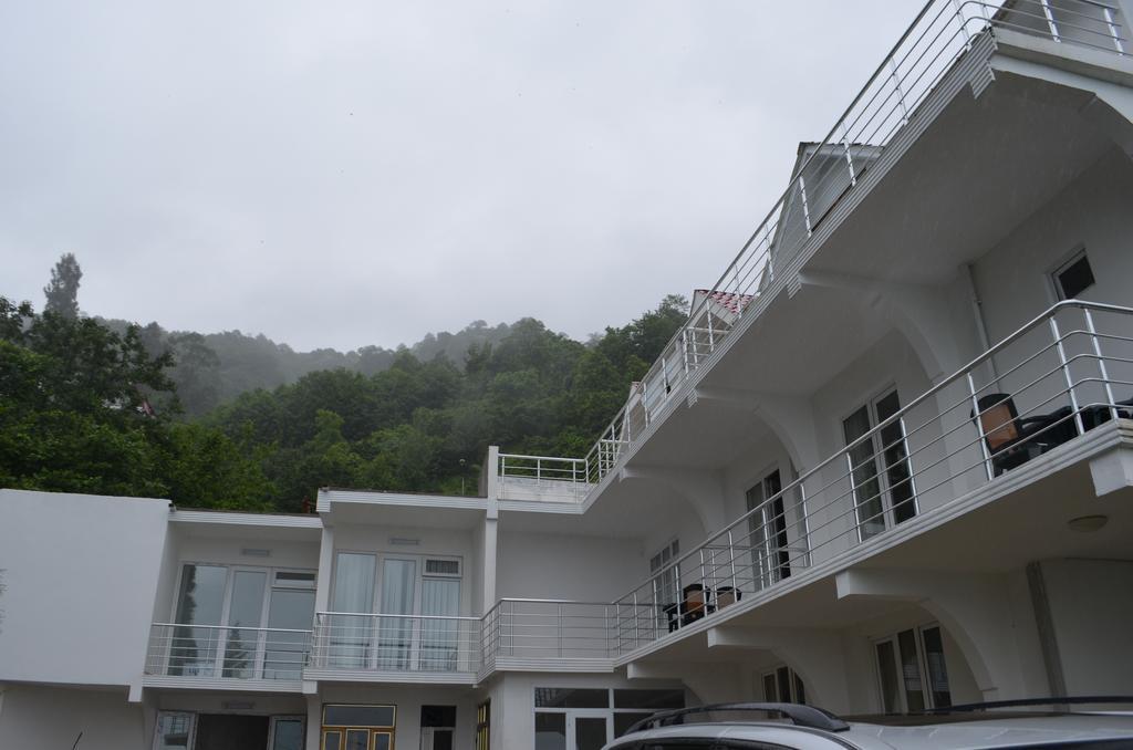 Rezo'S House Hotel Kvariati Luaran gambar