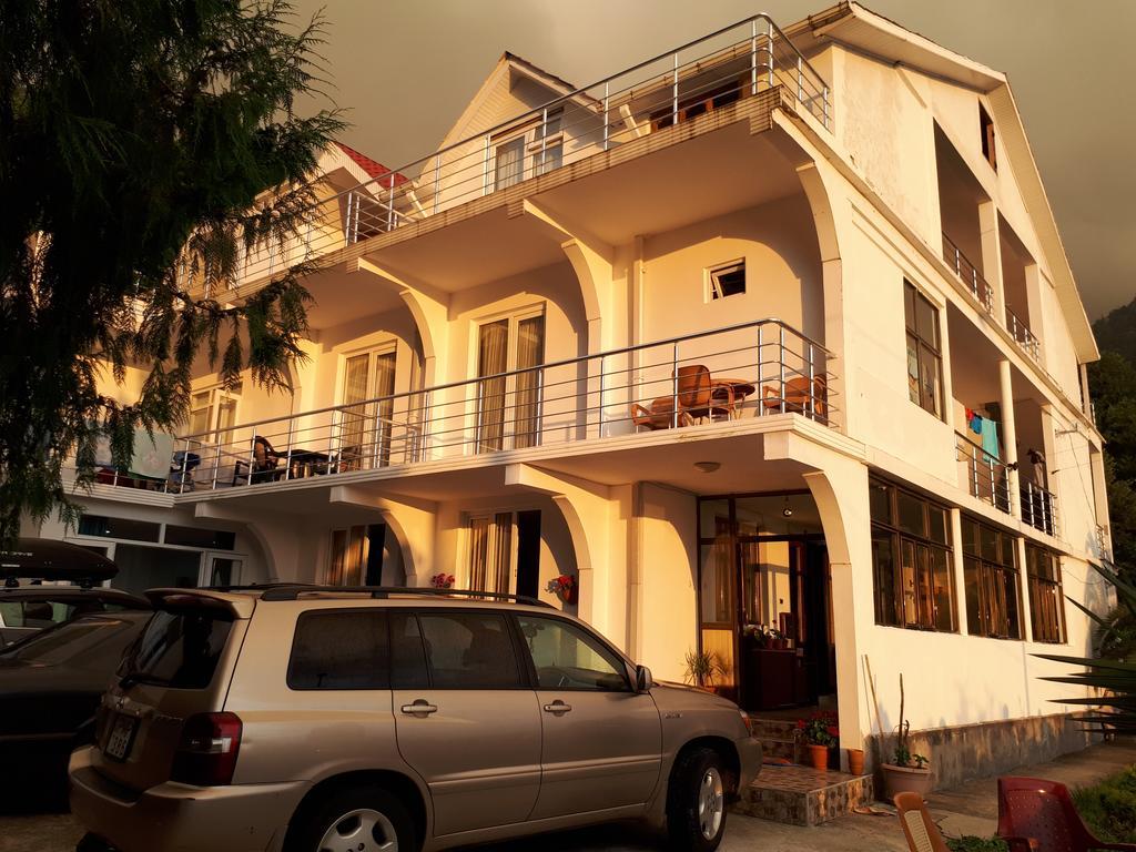 Rezo'S House Hotel Kvariati Luaran gambar