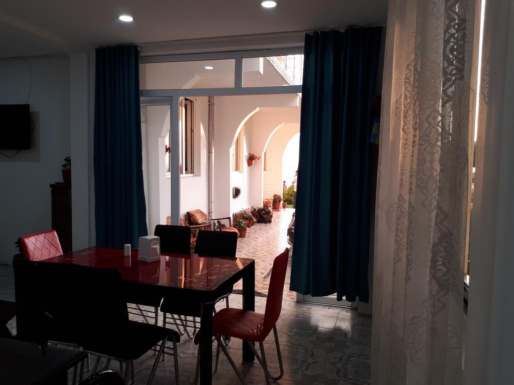 Rezo'S House Hotel Kvariati Luaran gambar