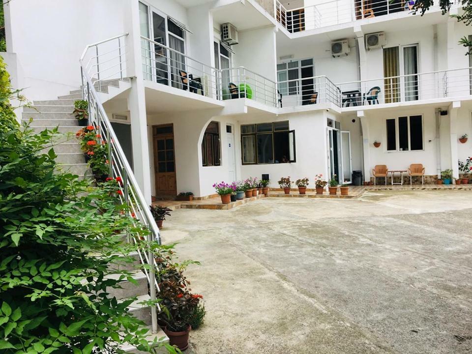 Rezo'S House Hotel Kvariati Luaran gambar