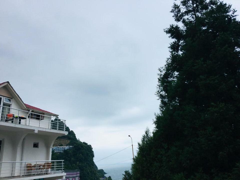 Rezo'S House Hotel Kvariati Luaran gambar