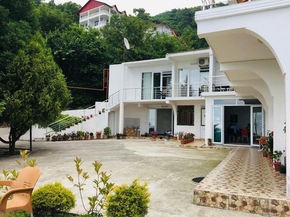 Rezo'S House Hotel Kvariati Luaran gambar